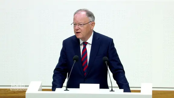 Stephan Weil hält eine Regierungserklärung zu VW.