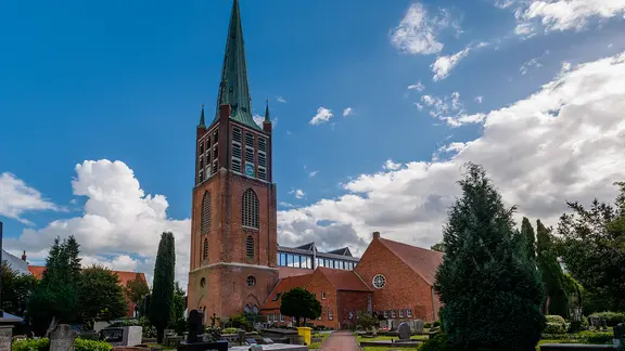 Die Große Kirche in Emden | picture alliance / dpa, Thorsten Helmerichs Die Große Kirche in Emden