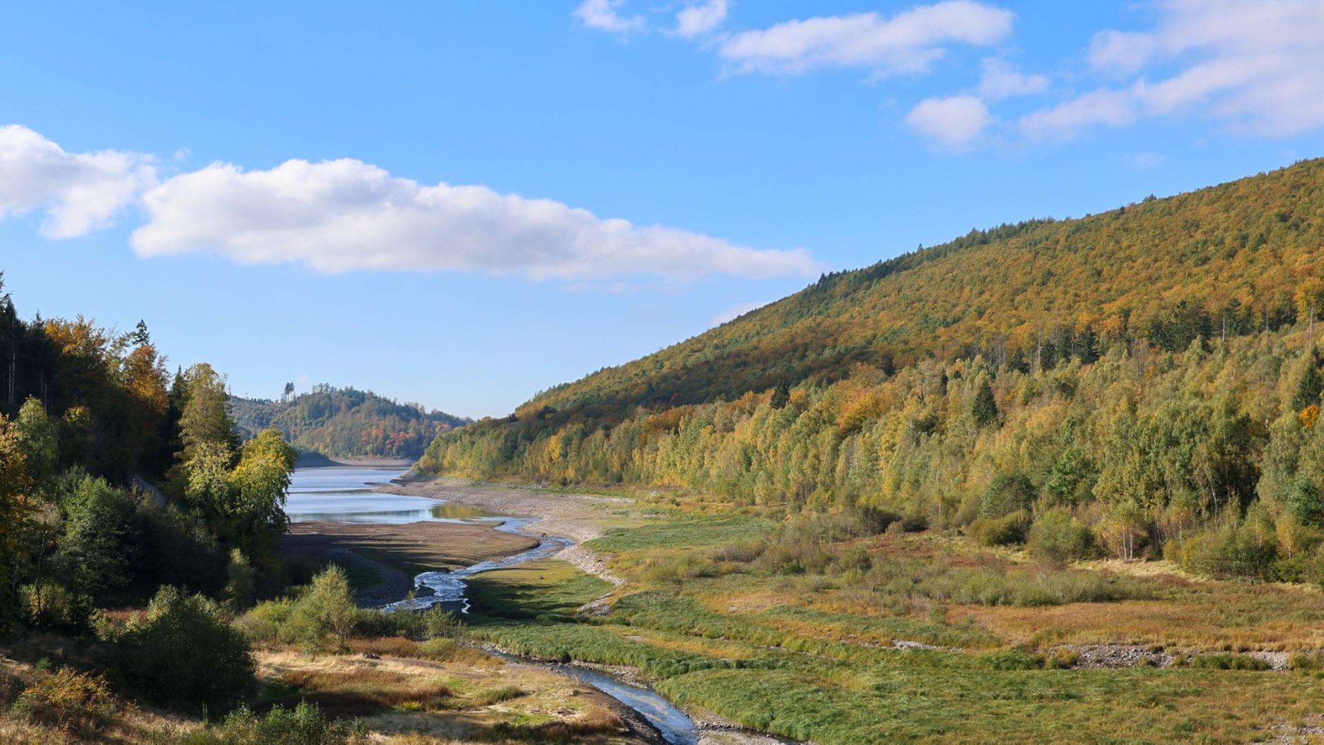 Die Sösetalsperre enthält derzeit auch wenig Wasser. | Harzwasserwerke