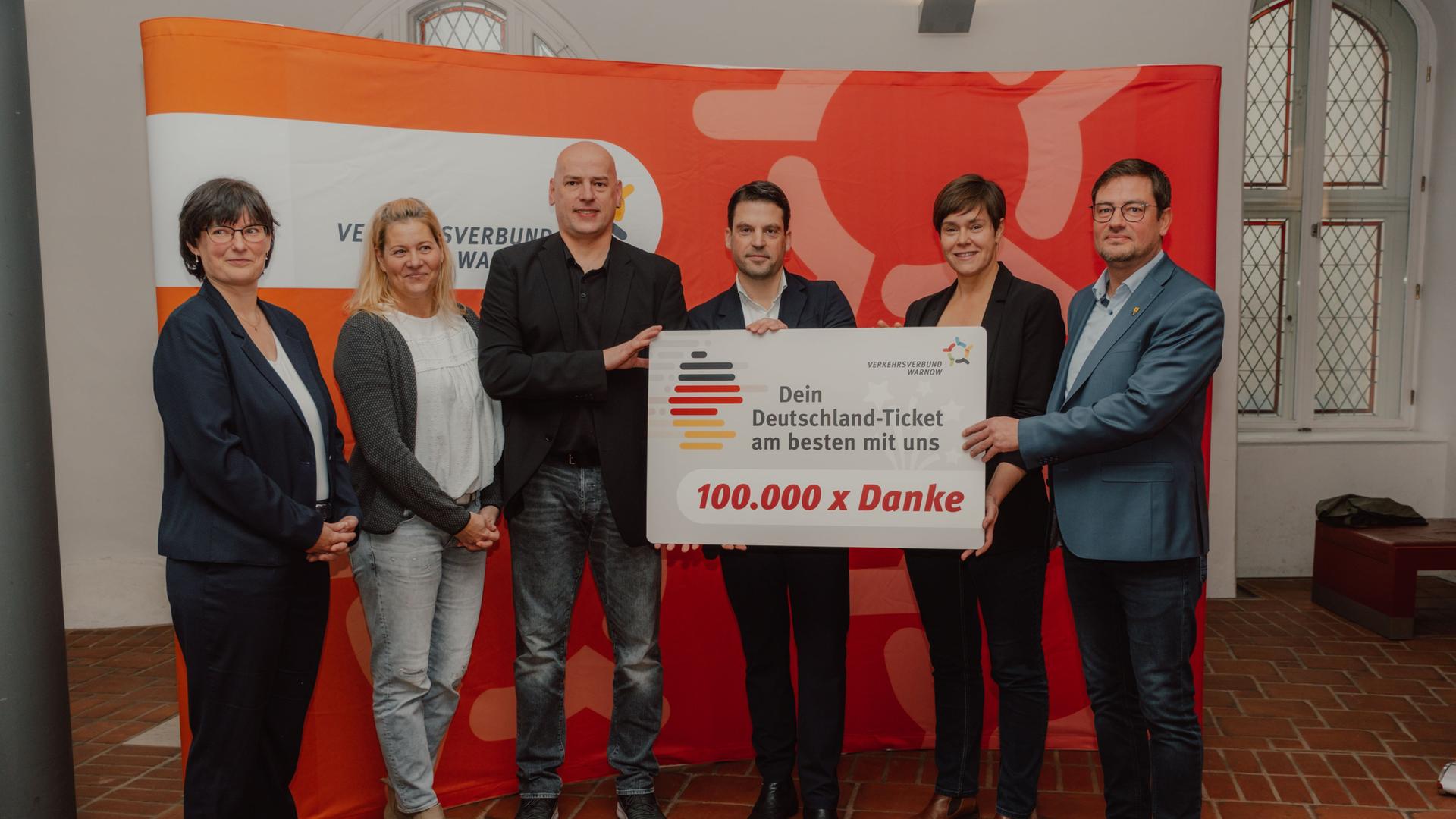 100.000 Deutschland-Tickets im Verkehrsverbund Warnow verkauft