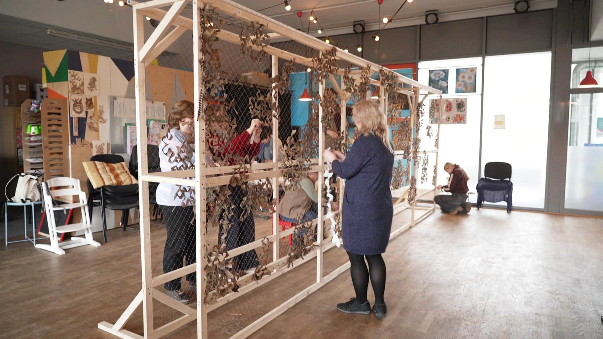 Länderübergreifendes Knüpfen: Tarnnetze aus MV für die Ukraine