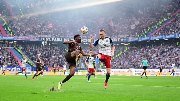 Szene aus dem Stadtderby HSV - FC St. Pauli