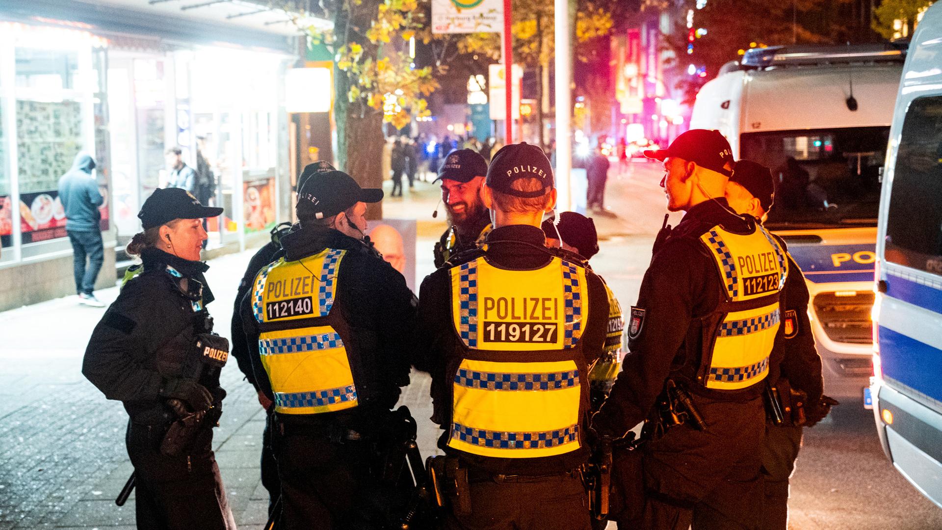 Hamburger Polizei bereitet sich auf Halloween-Nacht vor