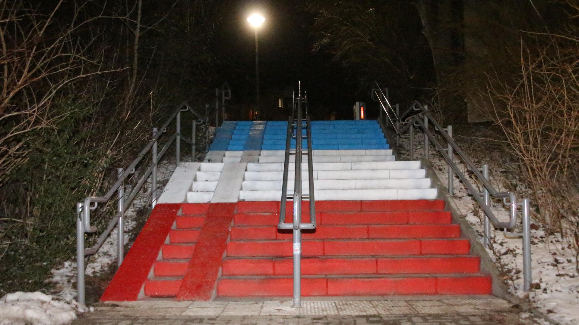 "FCH"-Farben: Katz-und-Maus-Spiel um "Hansa-Treppe" in Teterow