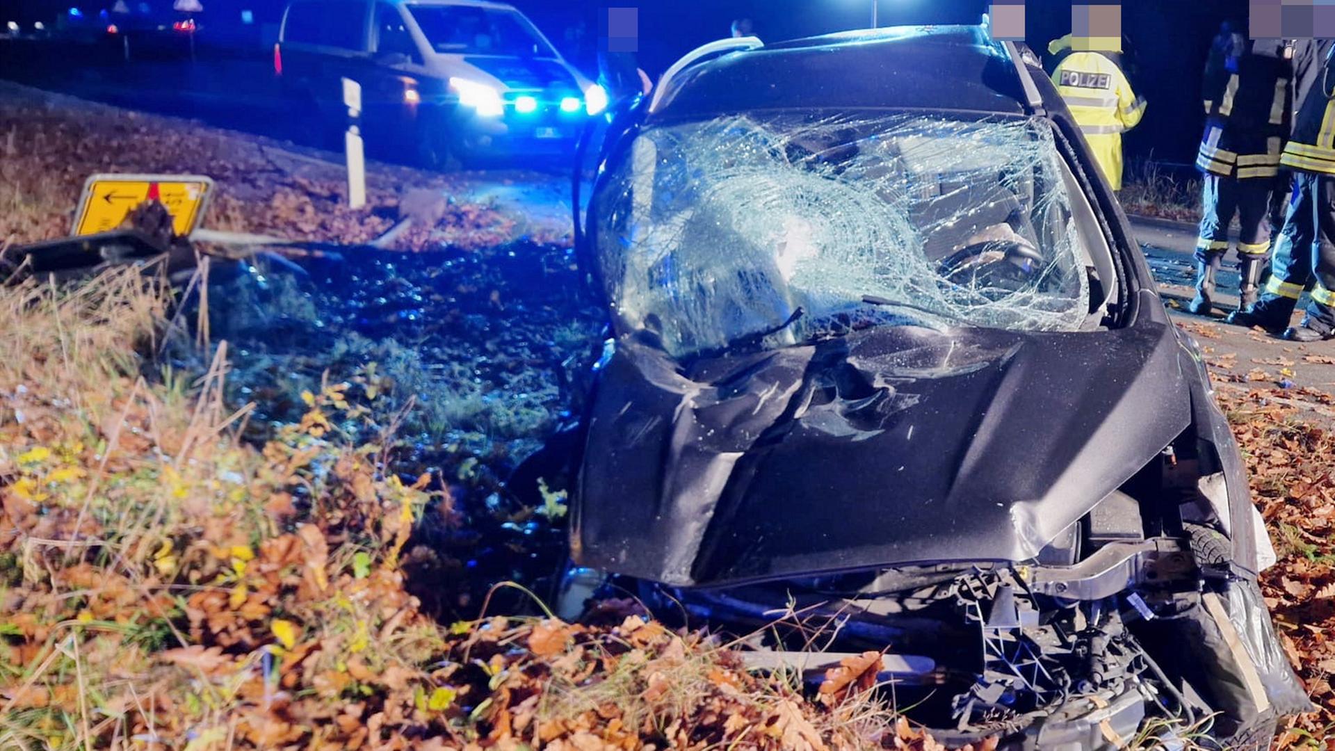Unfall bei Ulrichshorst: Autofahrer lebensbedrohlich verletzt