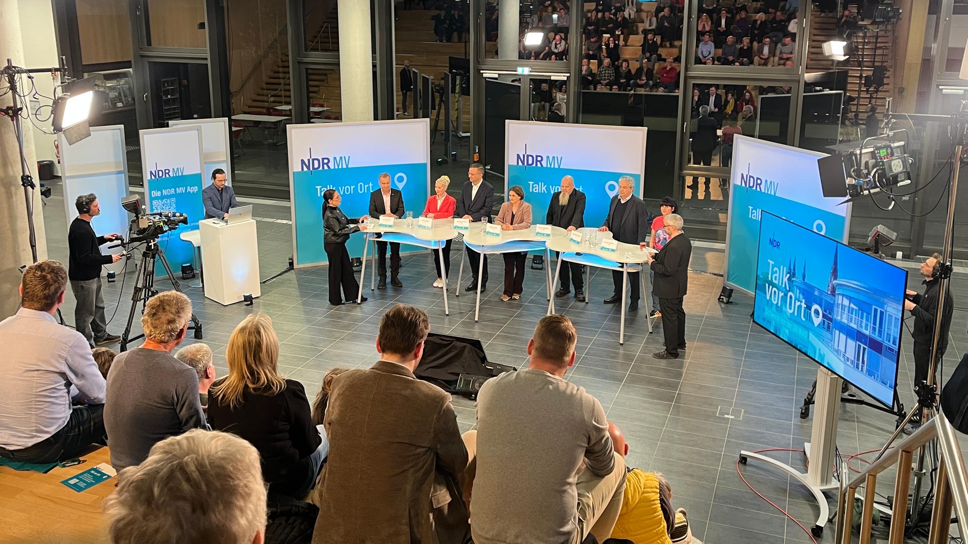 Talk vor Ort in Schwerin: Sieben Kandidaten im Schlagabtausch