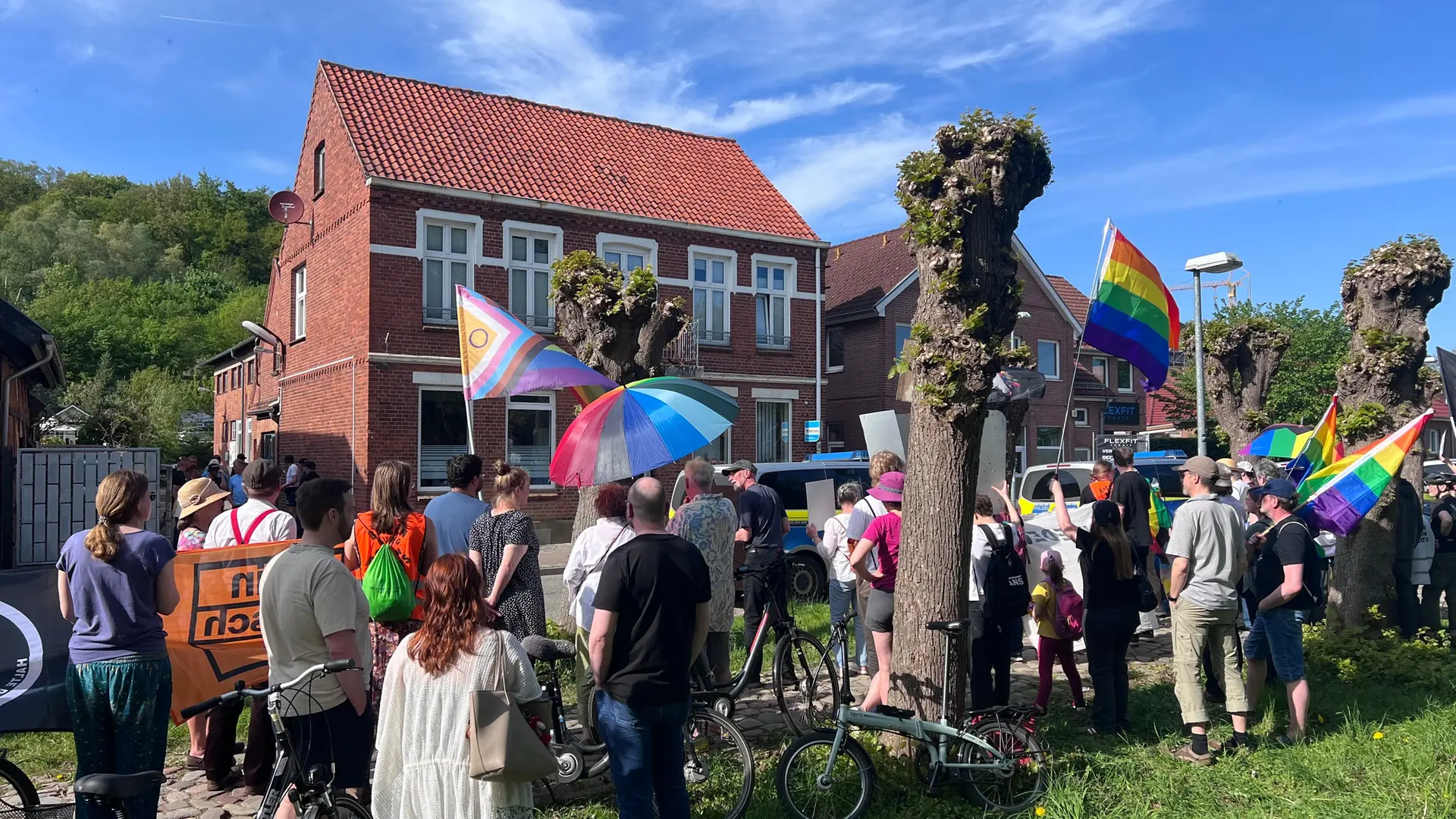 Boizenburg: AfD-Bürgerbüro Eröffnung begleitet von Protest