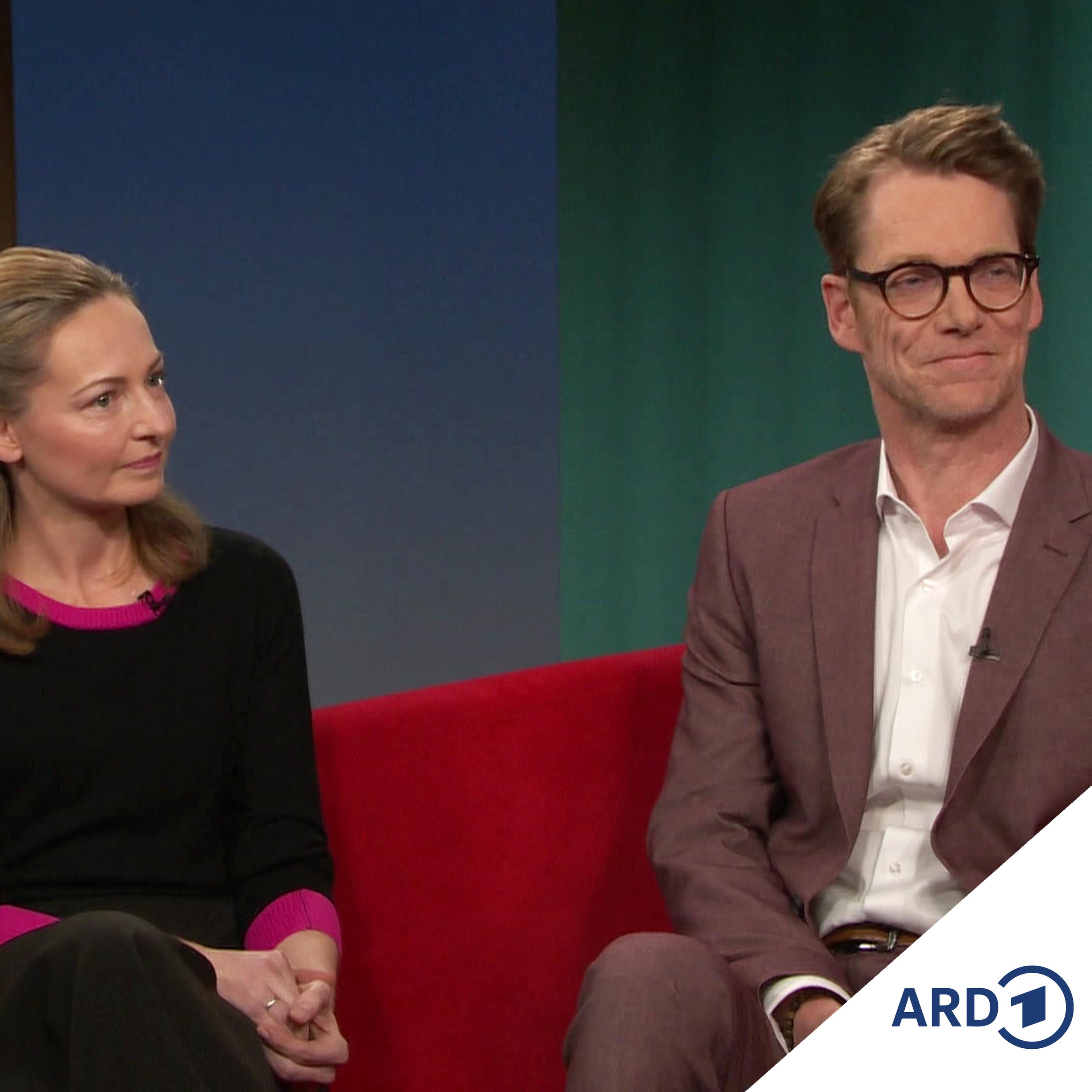 Journalist Andreas Große-Halbuer und Neurologin Dr. Patricia Krause im Sofa-Talk