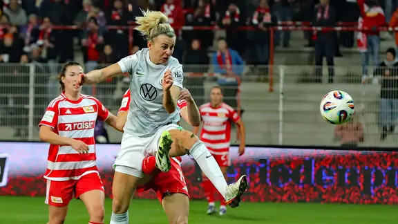 Lena Lattwein vom VfL Wolfsburg im Spiel bei Union Berlin | IMAGO/O.Behrendt Lena Lattwein vom VfL Wolfsburg im Spiel bei Union Berlin