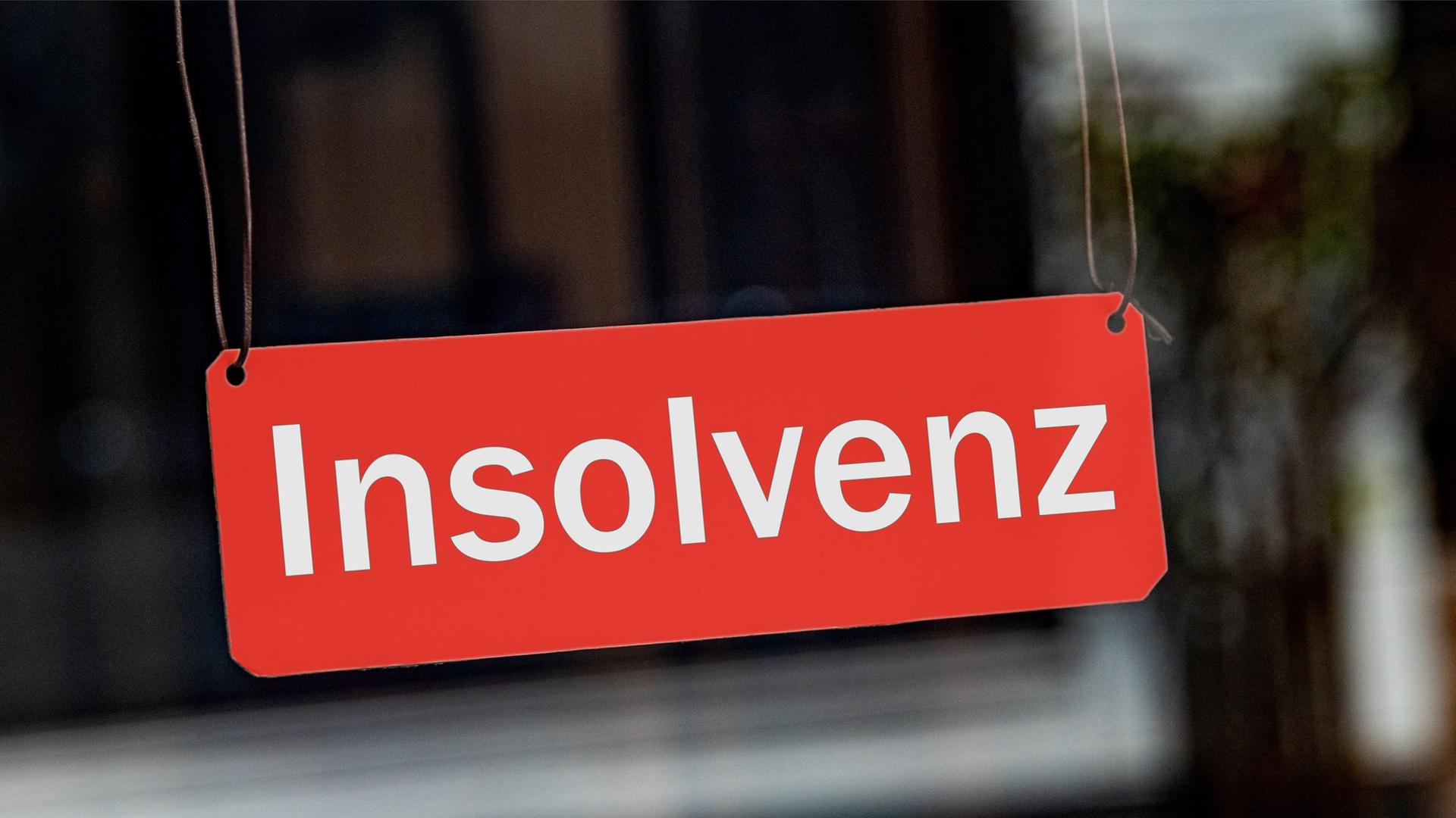  Ein symbolisches, rotes Schild mit der Aufschrift 