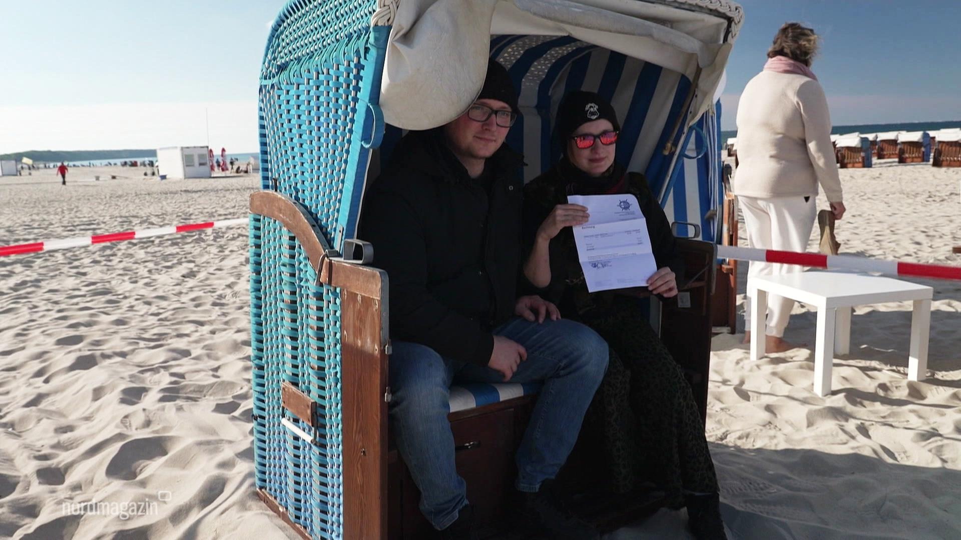 Strandkörbe zum Mitnehmen: Versteigerung in Warnemünde