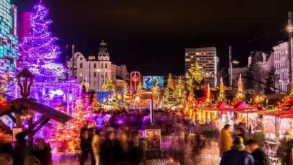 Auf dem Spielbudenplatz findet mit Santa Pauli ein etwas anderer Adventsmarkt statt. | Mediaserver Hamburg, Timo Sommer Der Weihnachtsmarkt Santa Pauli auf dem Spielbudenplatz in Hamburg St. Pauli