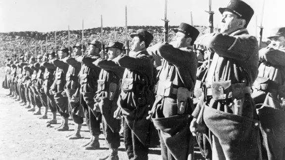 Fremdenlegionäre beim Appell in Nordafrika. Foto, um 1935.