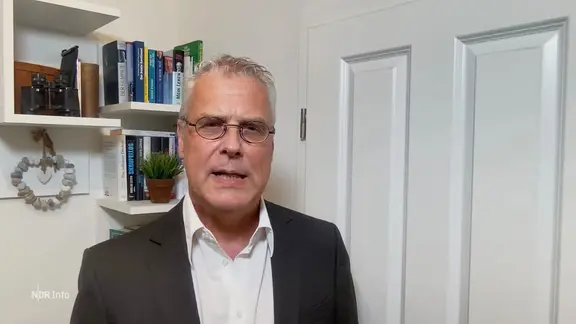 NDR Wirtschaftsredakteur Nicolas Lieven