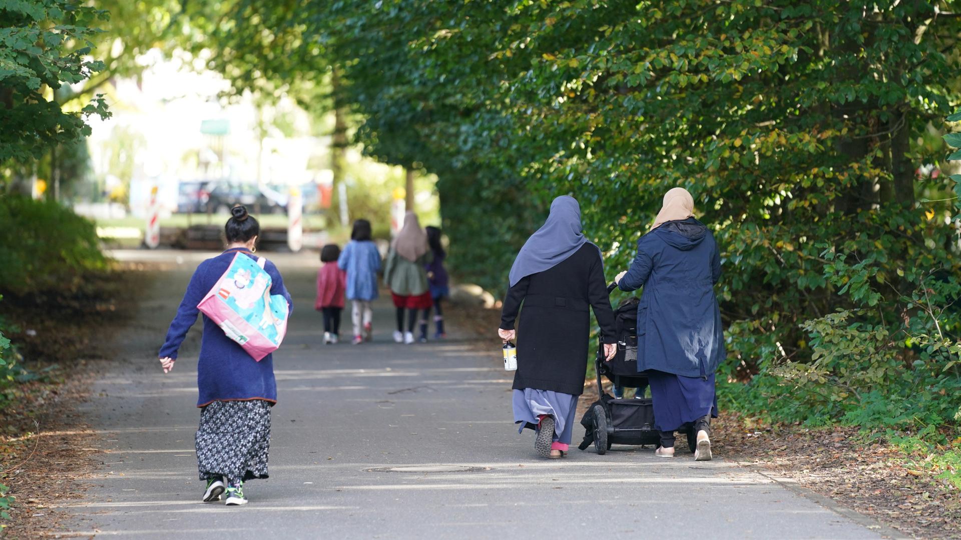 Trotz weniger Neuankömmlinge: volle Flüchtlingsheime in Hamburg