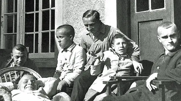 Junge Bewohner einer Kinderfachabteilung