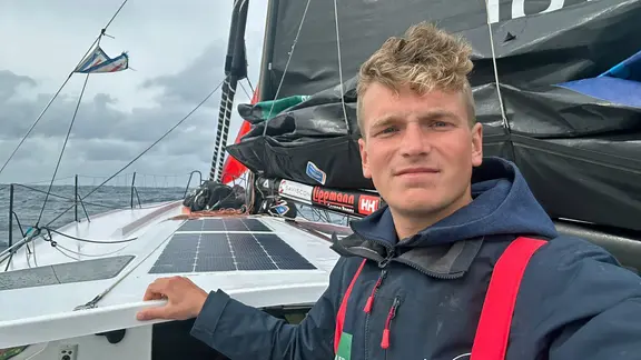 Melwin Fink (im Mast) auf der "Next Generation Boating Around the World"