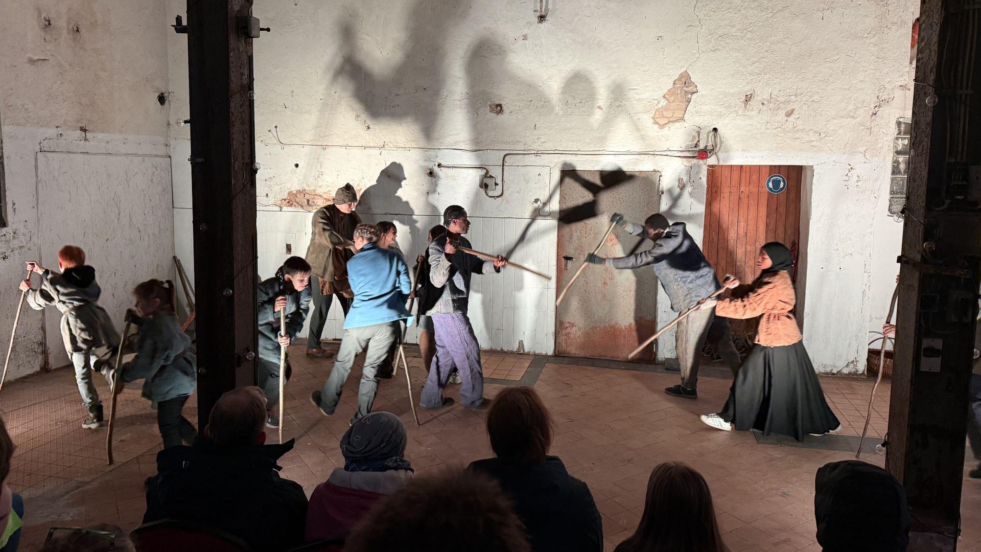 "Das Letzte Kleinod" Theatergruppe macht die A20-Pläne erlebbar
