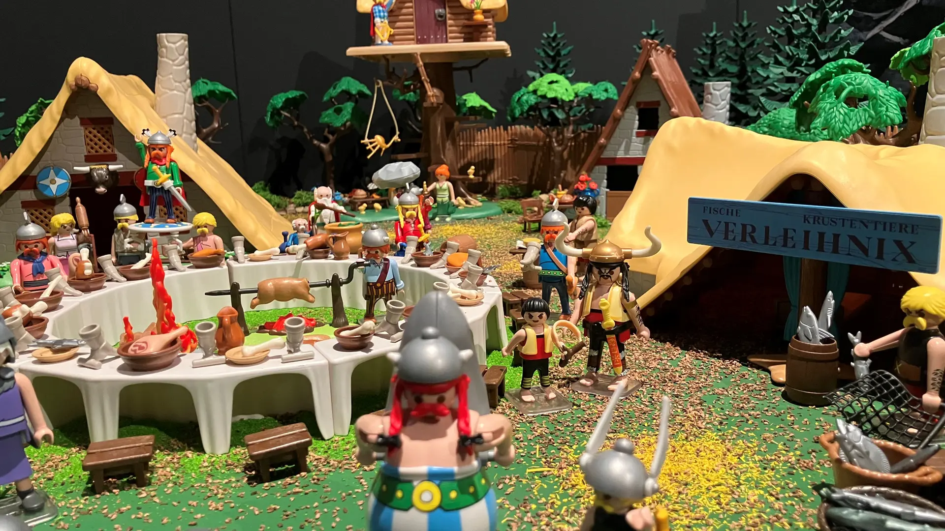 洋書 30 Jahre playmobil & der Weltgeschichte 30 Jahre Playmobil : Bachmann, Felicitas: Amazon.de: Bücher