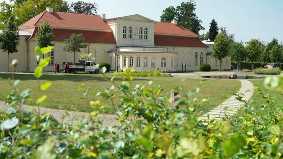 Nach mehrjährigem Umbau wurde die Orangerie 2024 wiedereröffnet. | Screenshot, Steffen Dethloff Orangerie Neustrelitz