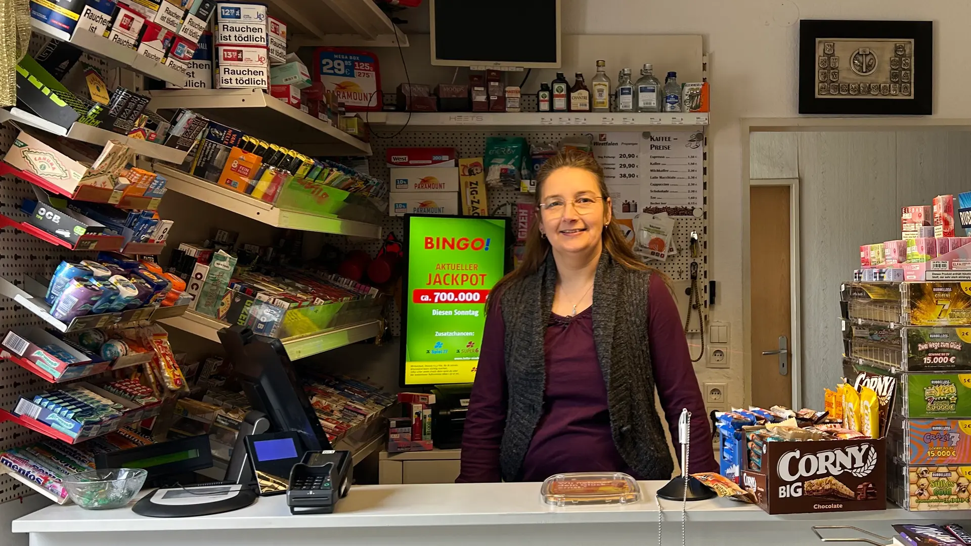 Spritpreis: Eine Tankstellen-Pächterin lächelt den Frust weg