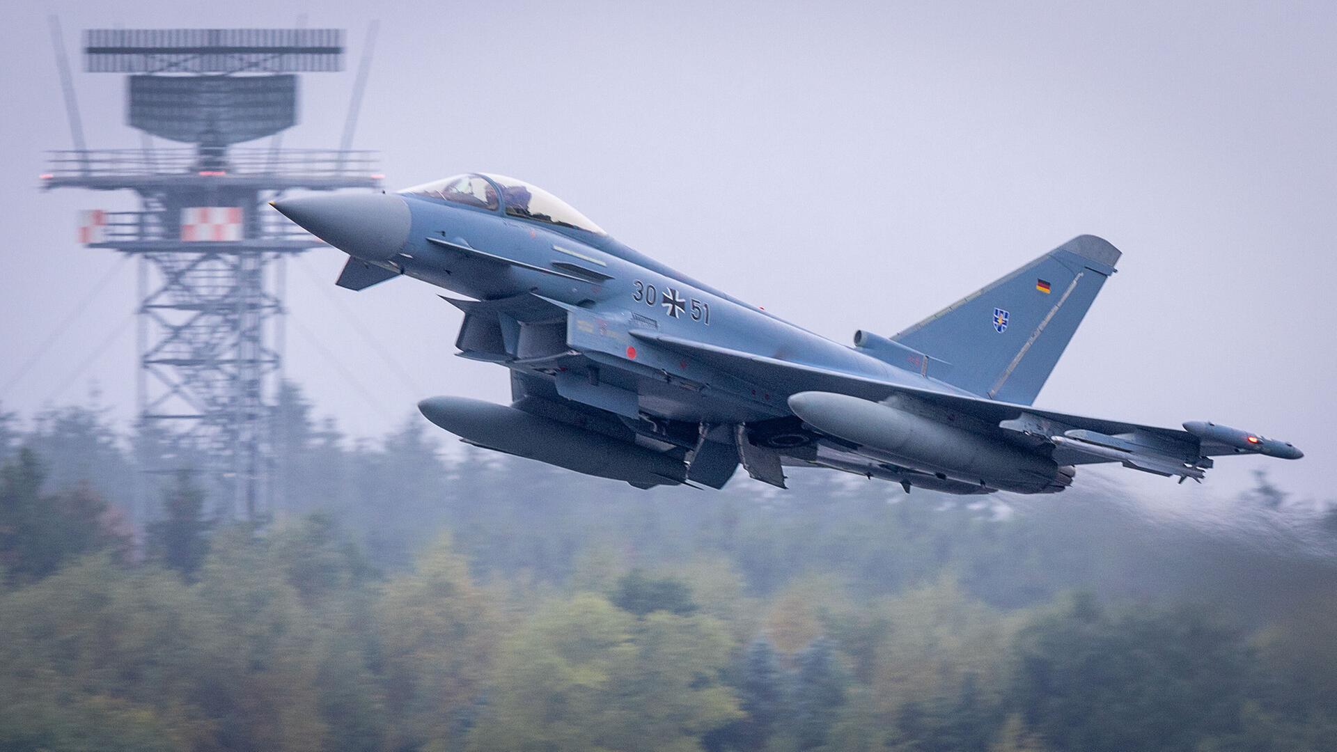 Ein Eurofighter der Bundeswehr startet vom Stützpunkt in Laage bei Rostock zu einem Flug. (Themenbild) | picture alliance, Jens Büttner