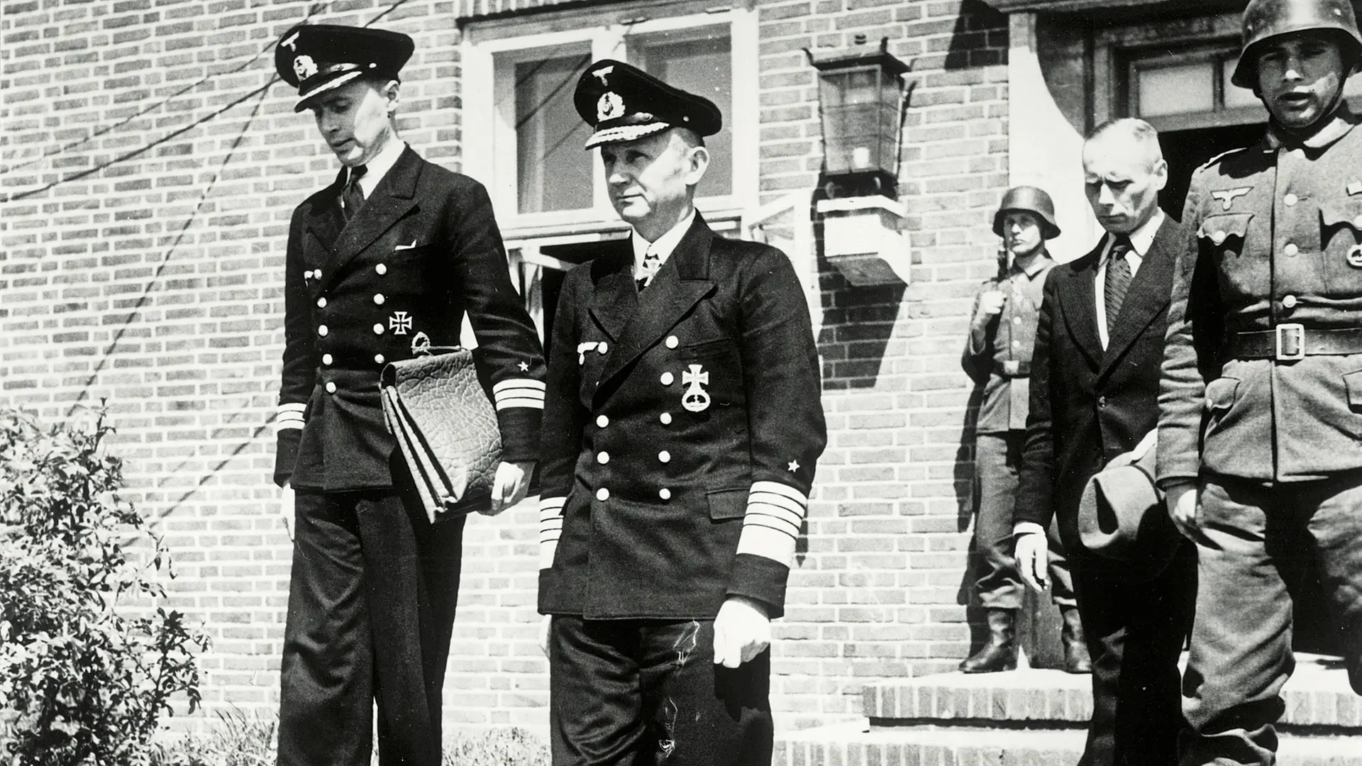Kapitulation 1945: Regierung Dönitz macht einfach weiter