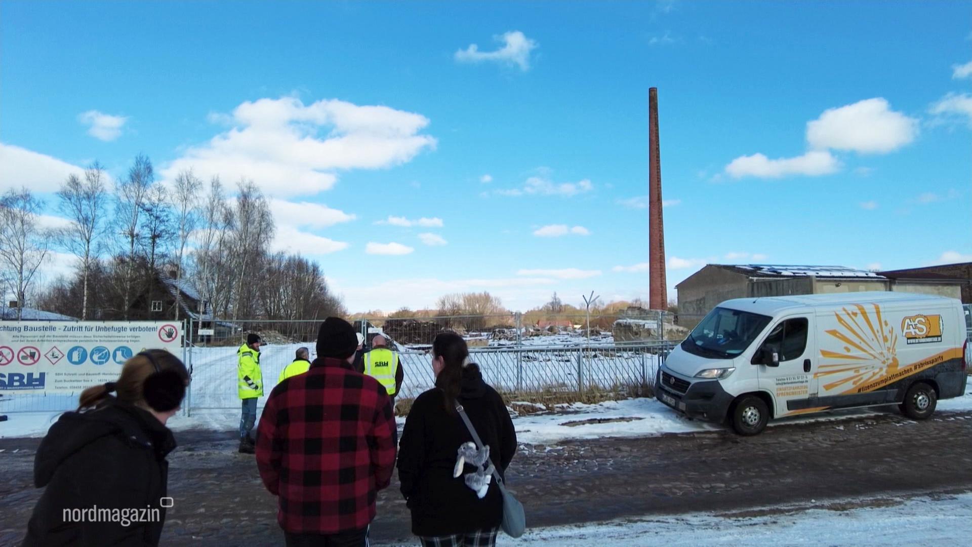 70 Jahre alter Schornstein in Goldberg gesprengt