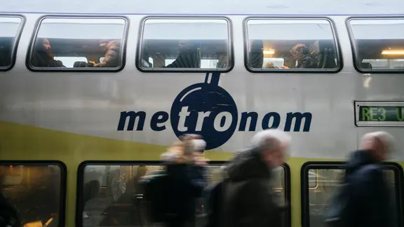 Das Bild zeigt ein Metronom von der Seite.