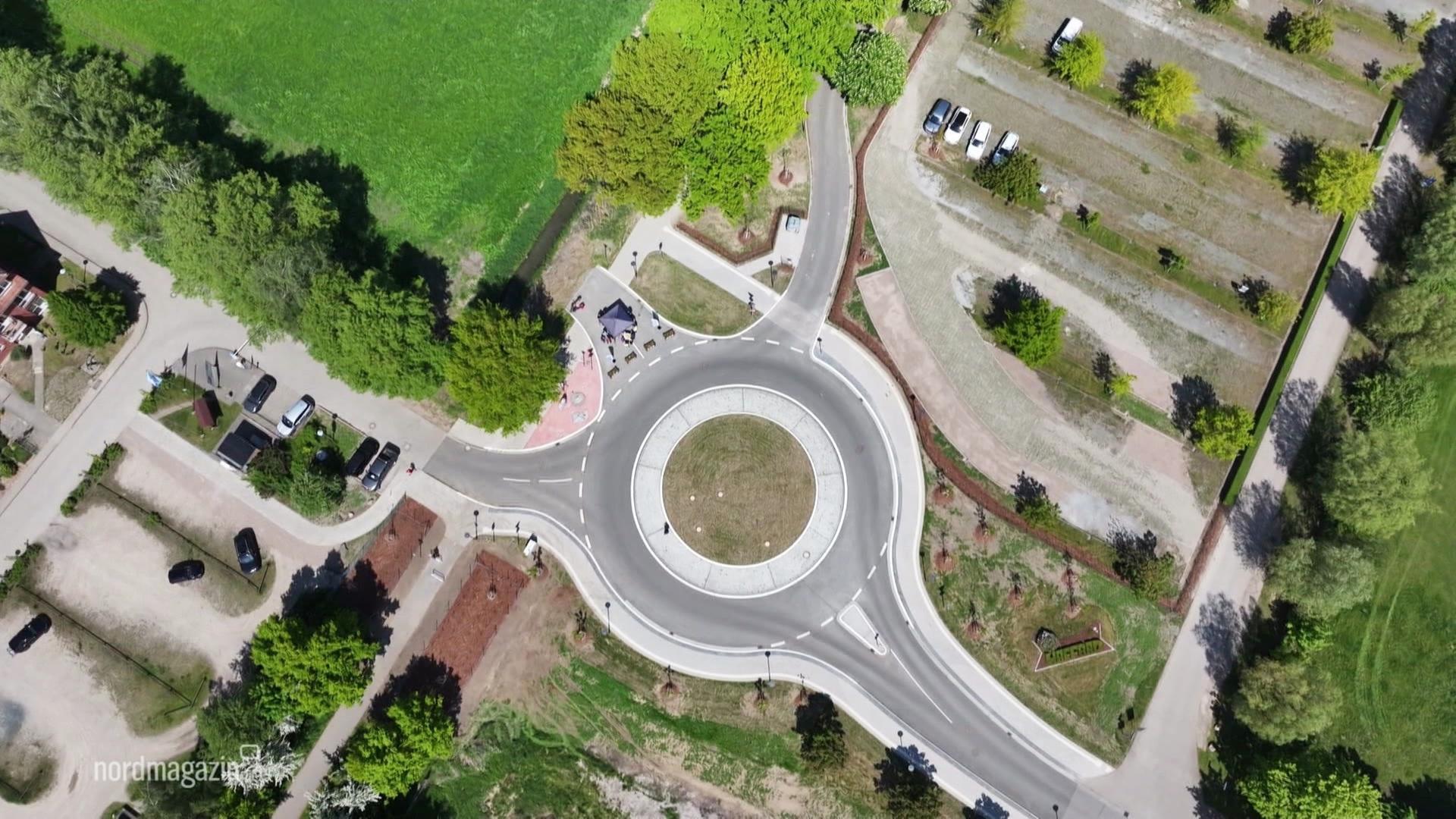 Einweihung eines umstrittenen Kreisverkehrs in Ueckermünde