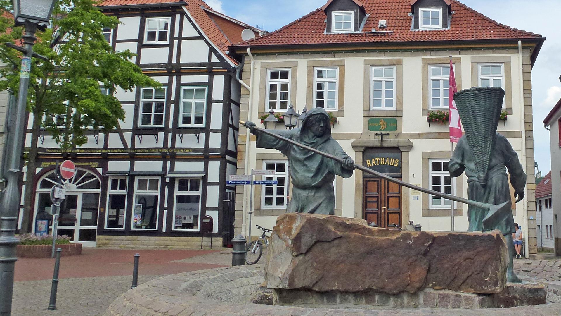 Söltjerbrunnen vor dem Rathaus von Bad Münder | Axel Franz / NDR, Axel Franz