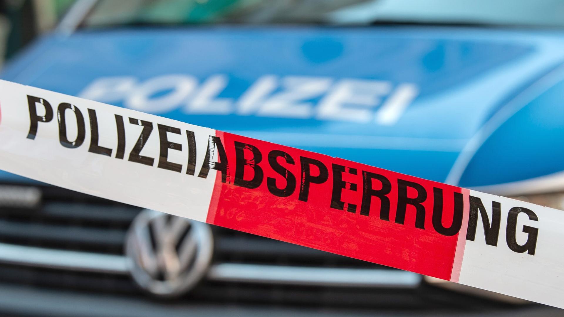 Ein Flatterband mit der Aufschrift 