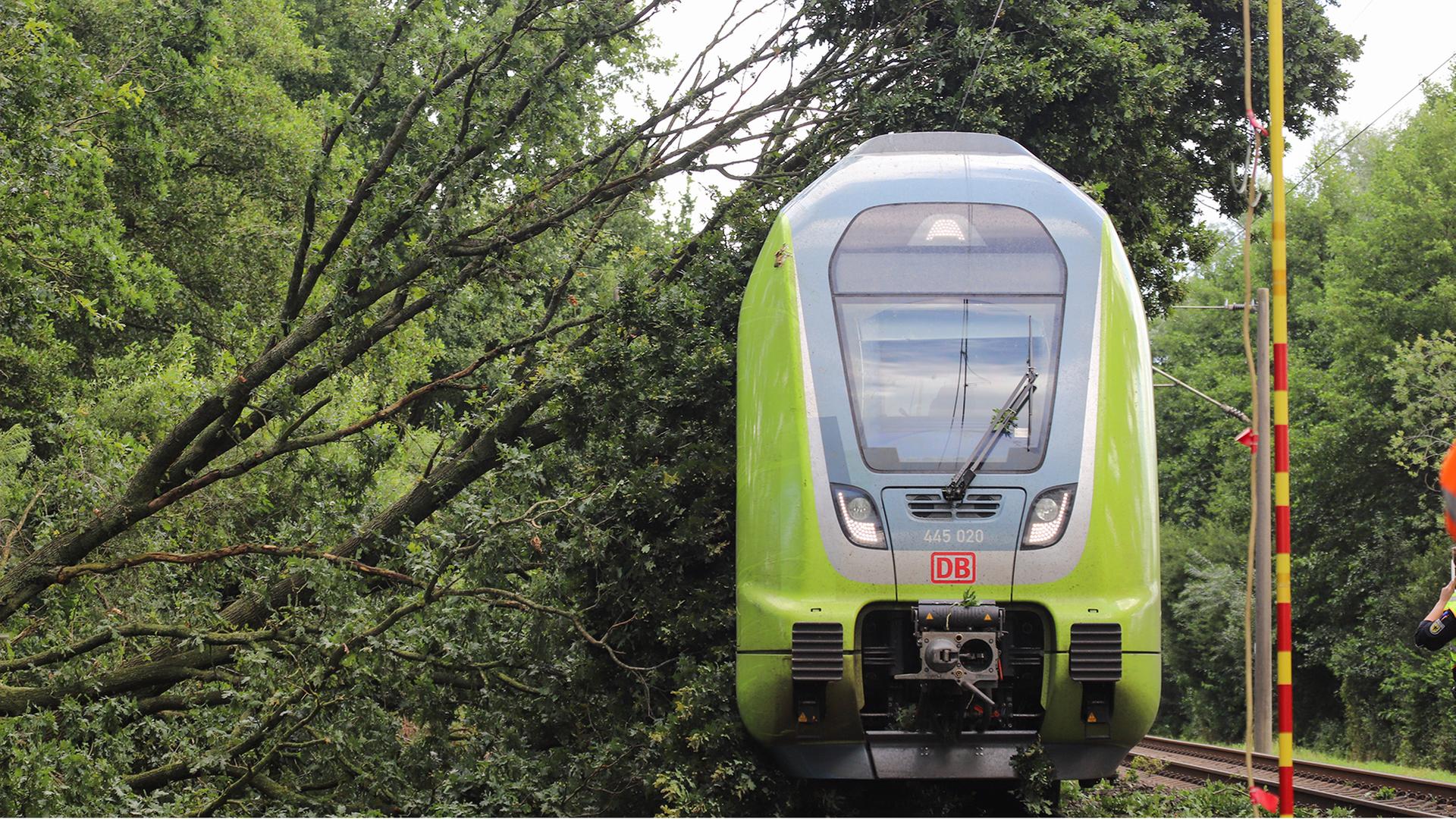 Elmshorn-Neumünster: Bahnstrecke nach Unfall gesperrt