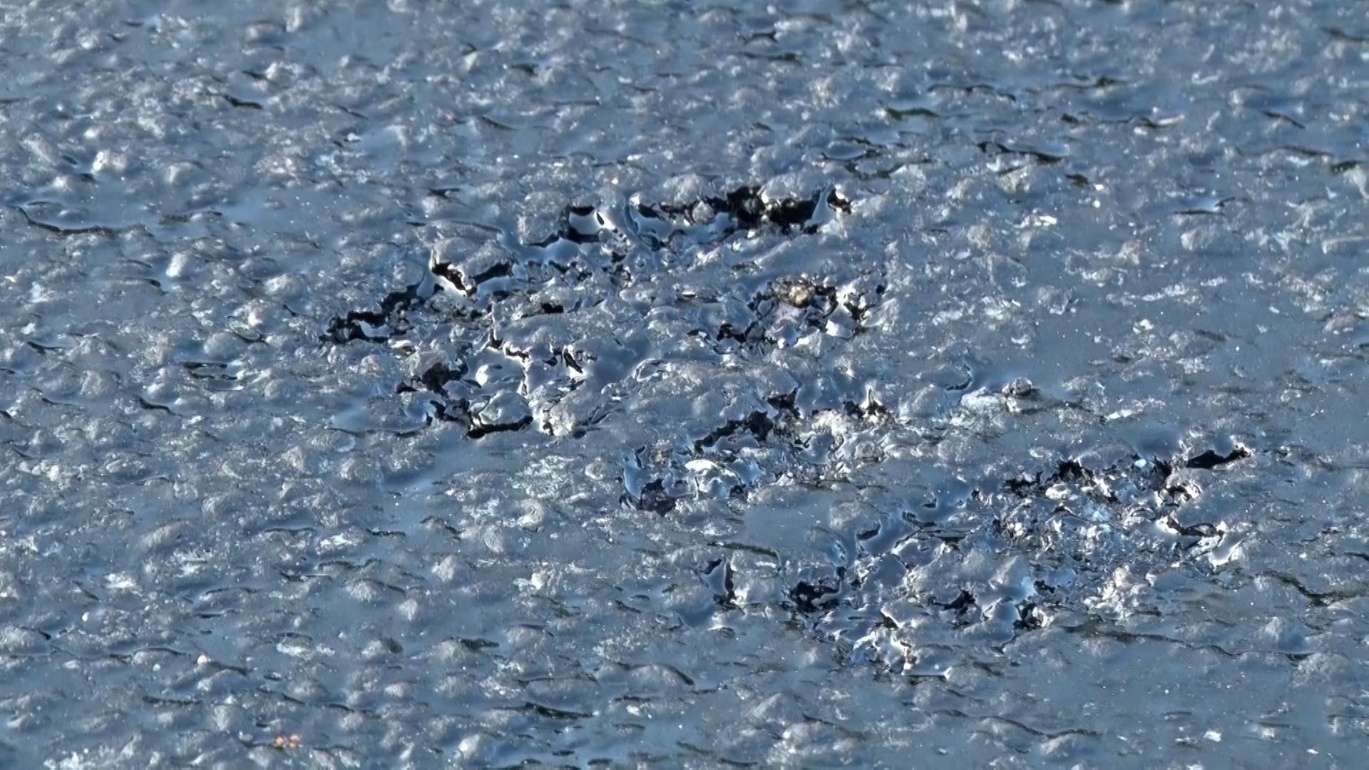 Hitzwelle in Niedersachsen: Weicher Asphalt in Ankum. | Nord-West-Media TV