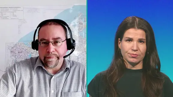 Clemens Engelke, Fachbereichsleiter Fließgewässer beim Landesamt für Umwelt, Naturschutz und Geologie MV im Gespräch mit Eva-Maria Guhl.