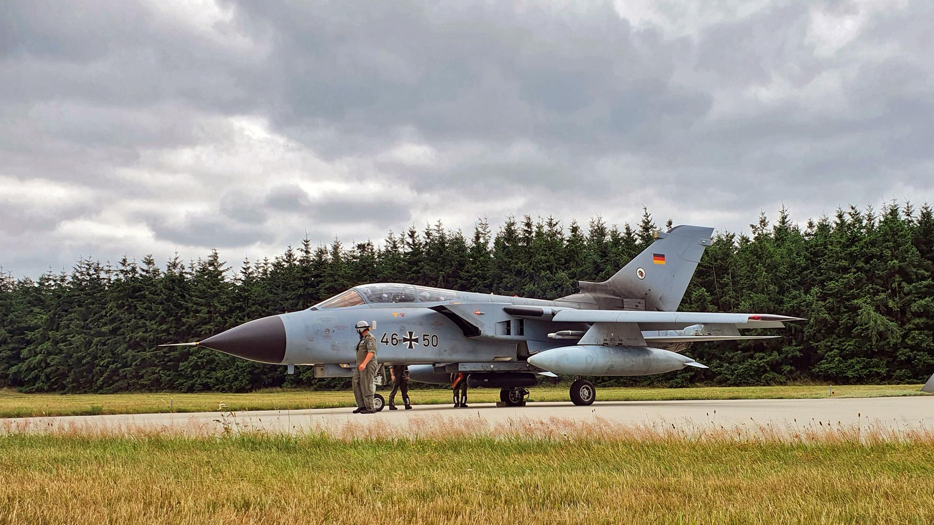 Luftwaffe übt in Jagel: Kampfjets, Hubschrauber und Explosionen
