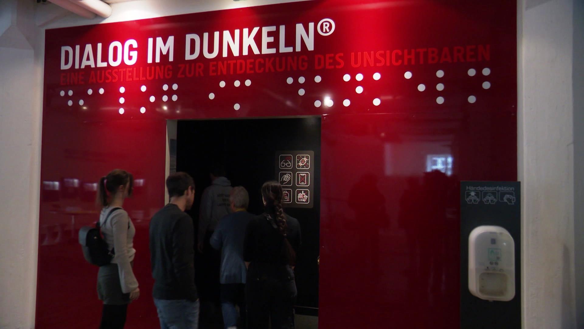 „Dialog im Dunkeln“: Hamburg plant Umzug in altes Parkhaus