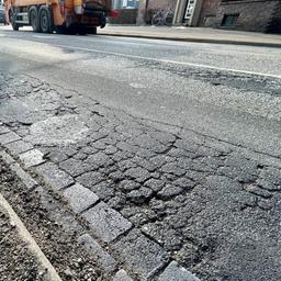 Marode Straße in Neumünster (Feldstraße).