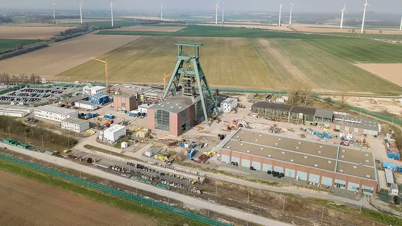 Das Schachtgelände Konrad 1 in Salzgitter von oben betrachtet.