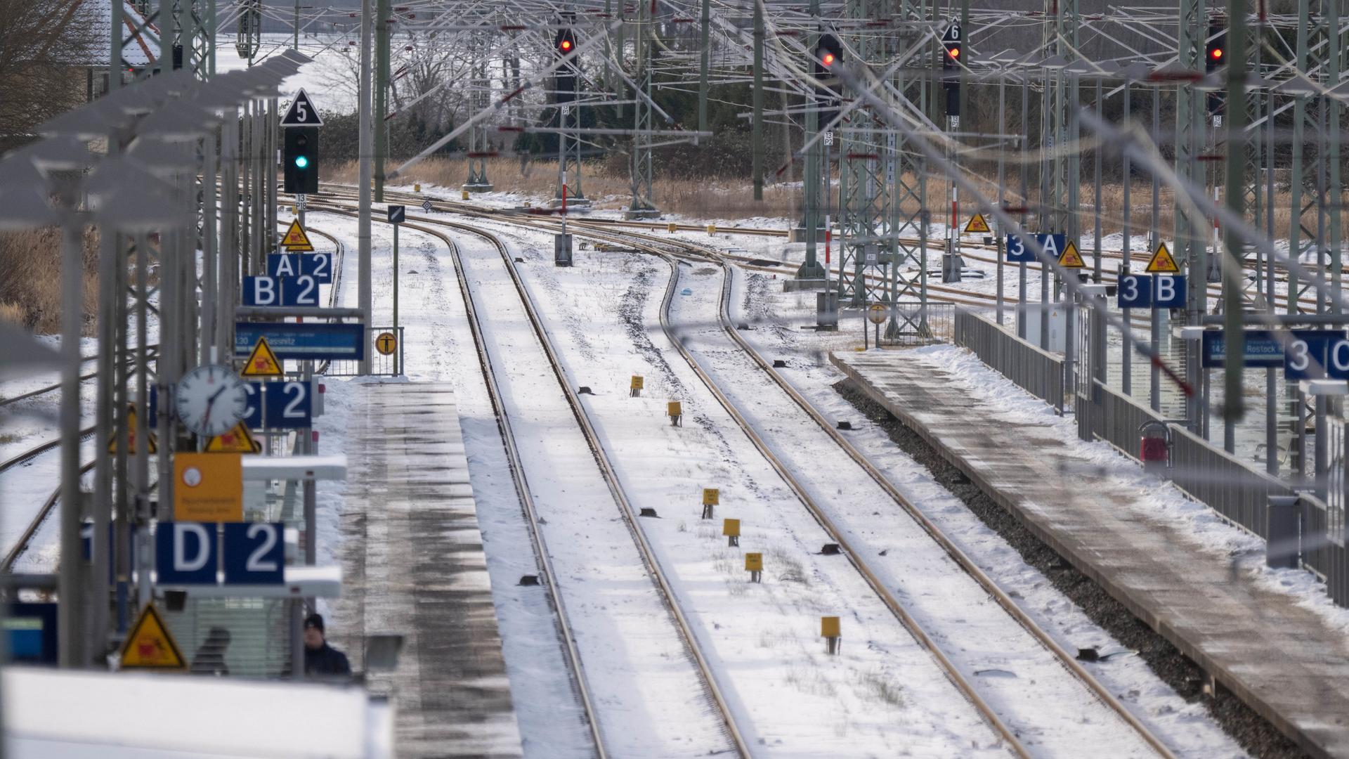 Sturmtief "Elli" in MV: Bahn und Fähren nehmen Verkehr wieder auf