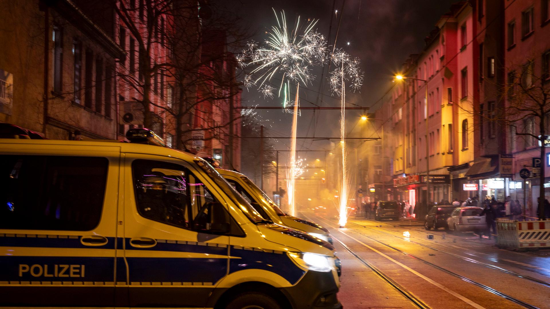 Innenministerium will Einsatzkräfte an Silvester besser schützen