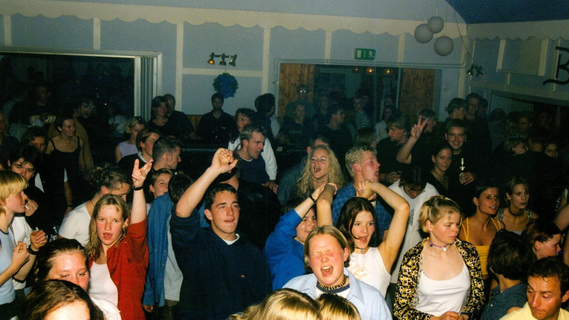 Livemusik statt DJ: Partyreihe bringt Zeltfeste nach SH zurück