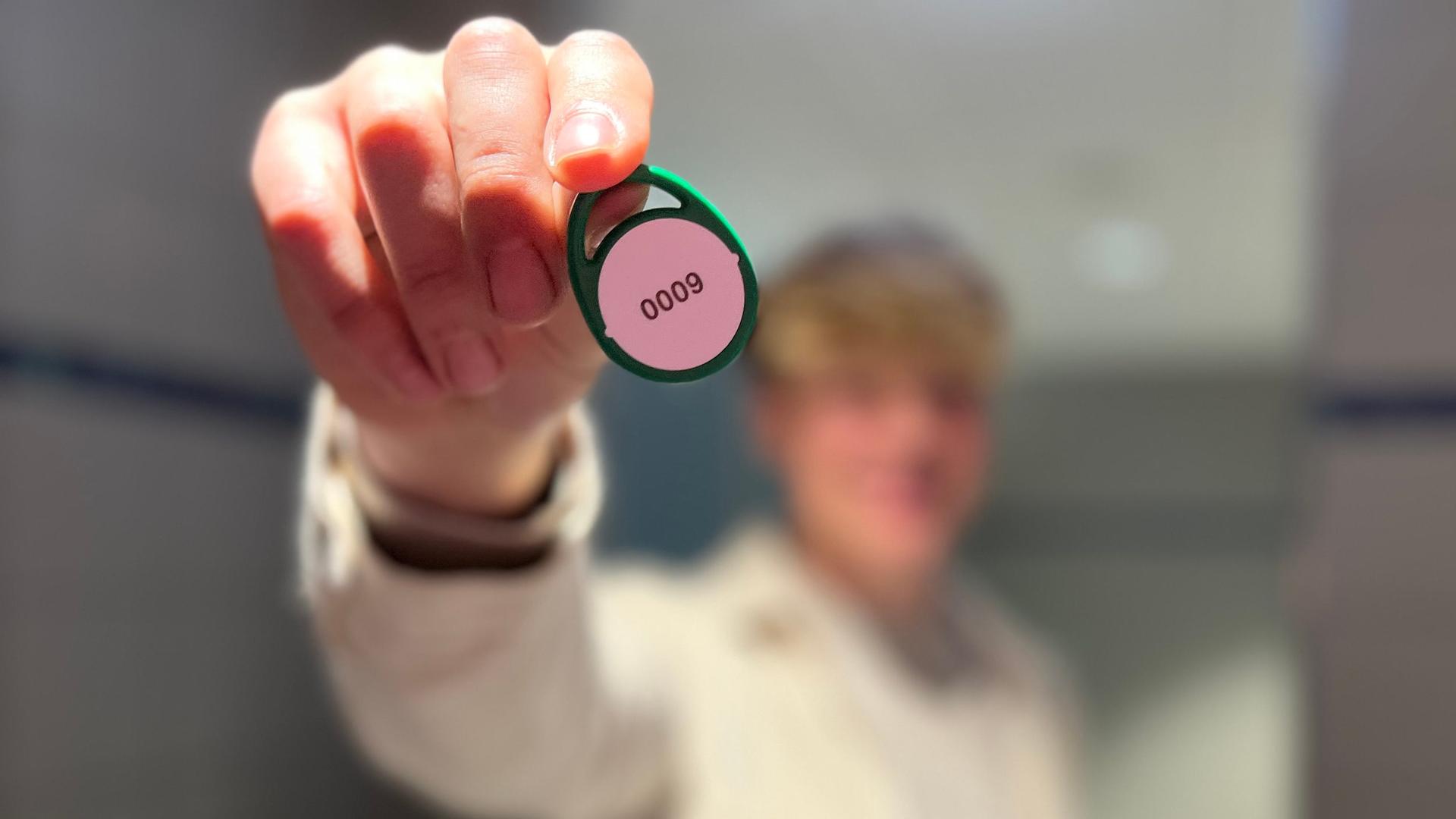 Die IGS Kreyenbrück nutzt Transponder gegen Vandalismus auf den Toiletten. | Anna Koerber, NDR