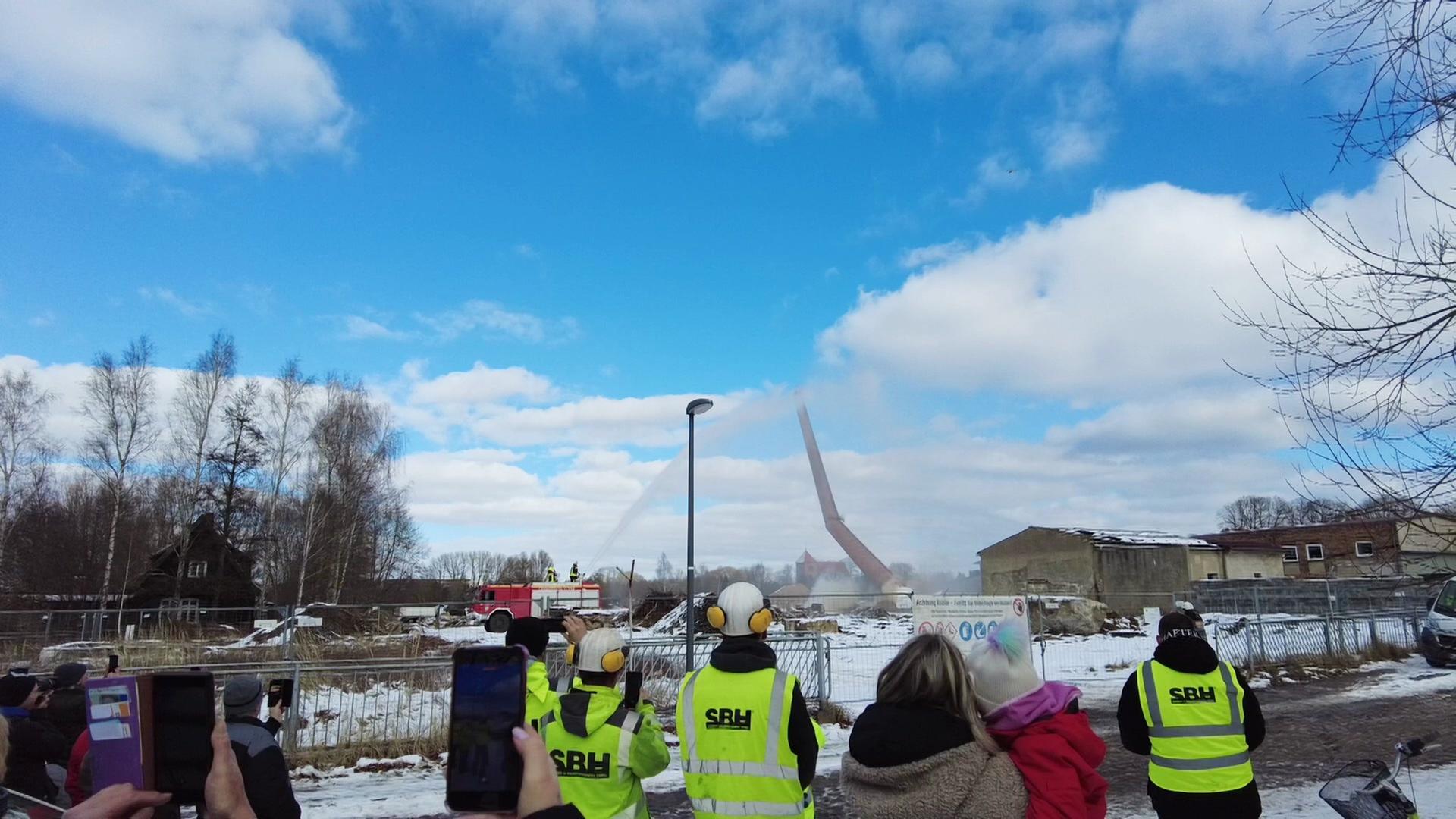 Historischer Schornstein in Goldberg gesprengt