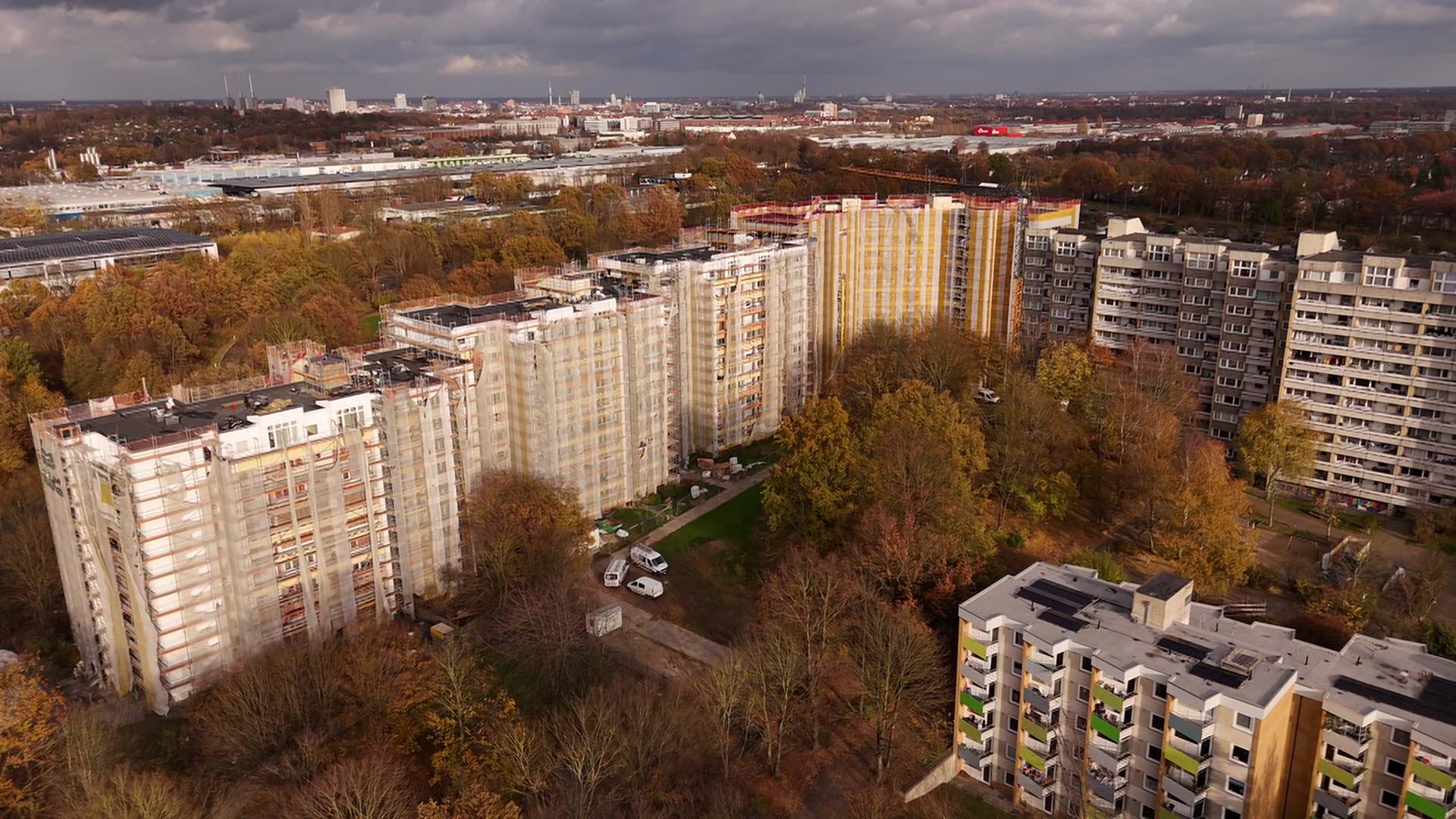 Eine Hochhaussiedlung in Hannover aus der Vogelperspektive. | NDR