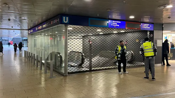 Im Hauptbahnhof Hannover ist der Zugang zur U-Bahn-Station gesperrt
