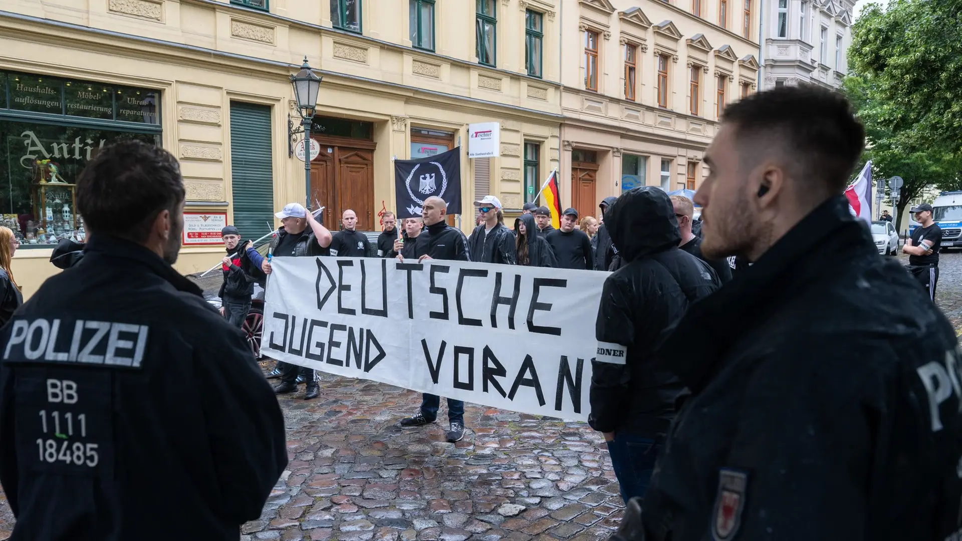Großrazzia gegen junge Rechtsextremisten in Deutschland — image 1