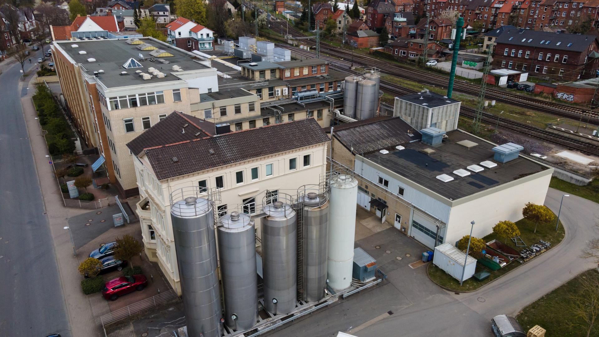Eine Luftaufnahme vom Werk in Lüneburg, in dem für Lünebest und Elinas produziert wird. | Hochwald Foods GmbH