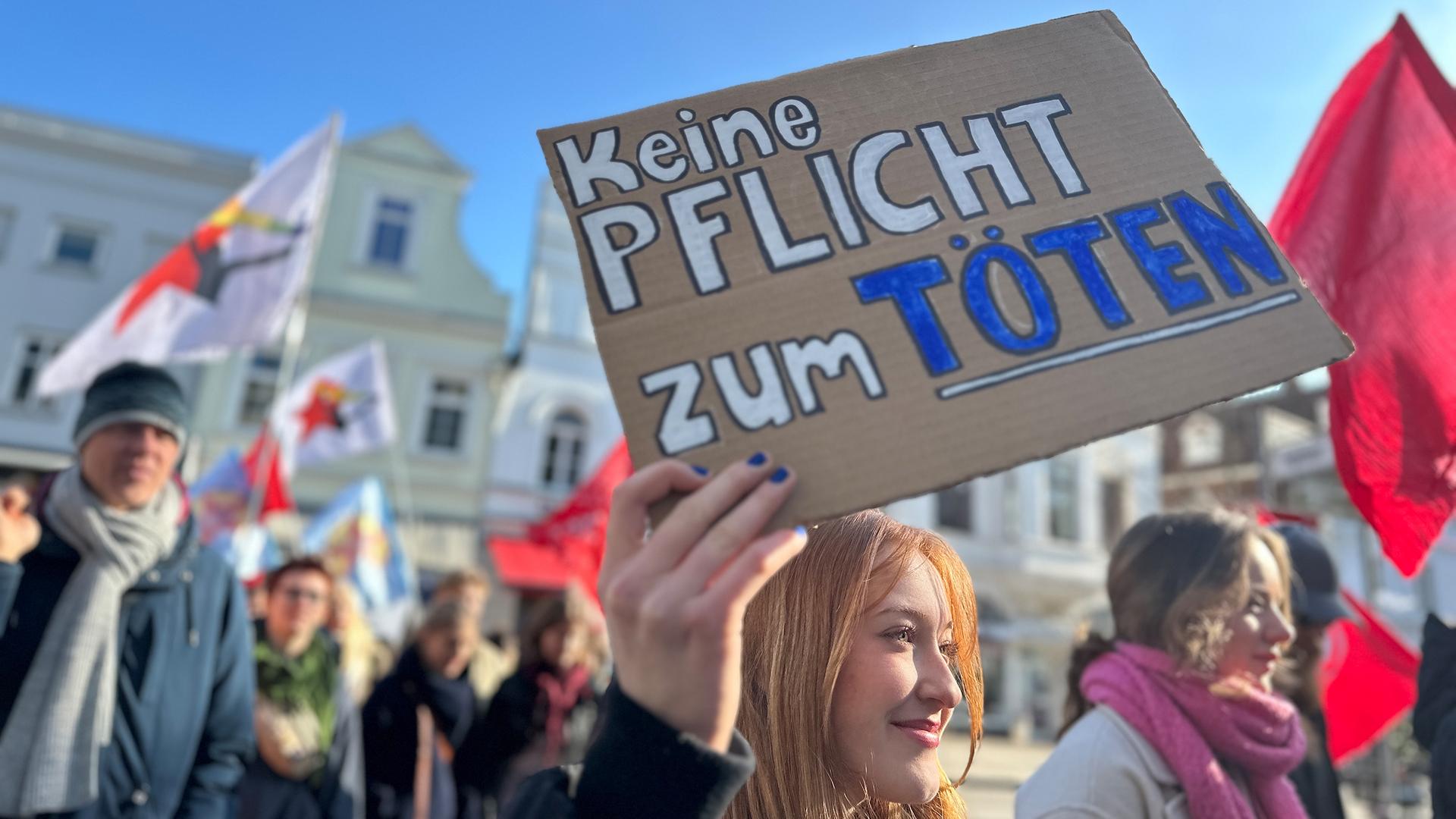 Rund 1.000 Schüler demonstrieren in SH gegen Wehrpflicht