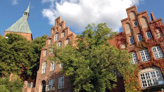 Das Alte Rathaus gehört zu den ältesten in Schleswig-Holstein. | Mölln Tourismus, photocompany Außenansicht des Alten Rathauses in Mölln